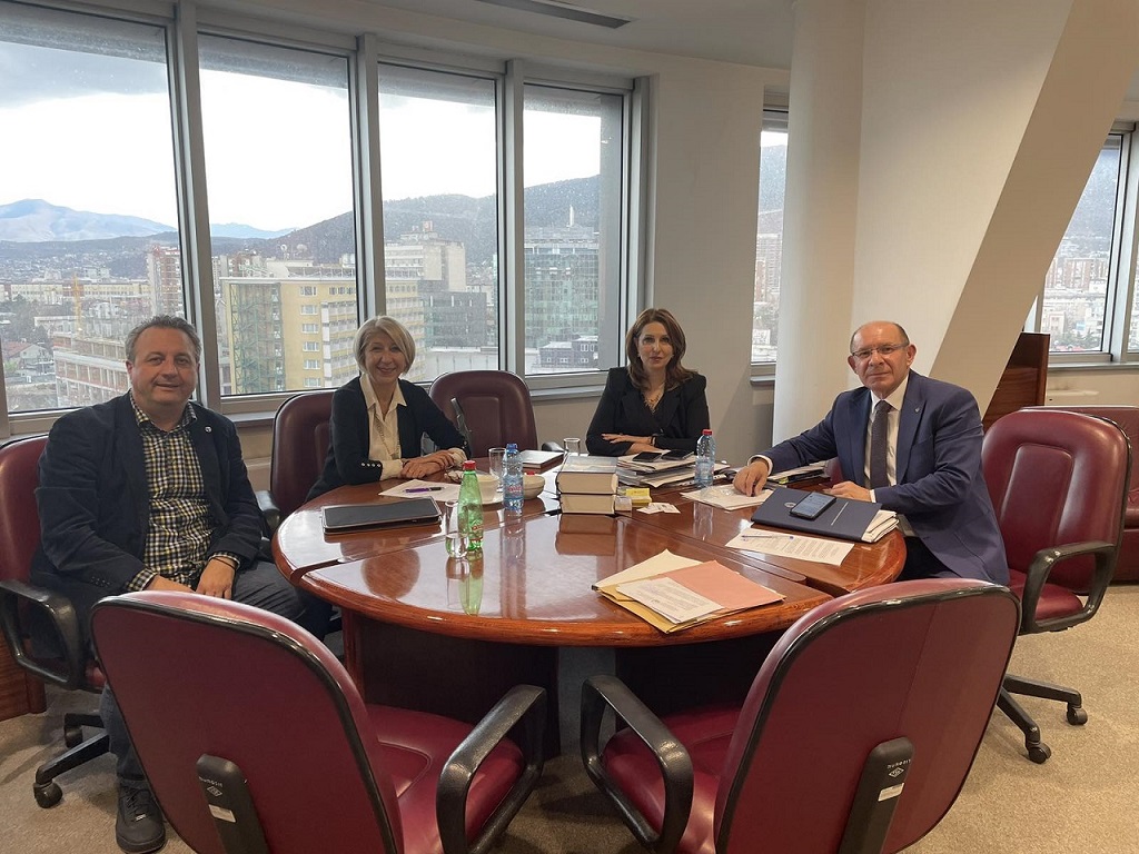 IMG-cea69248b628efa5f7a40f1990ffd1fc-V